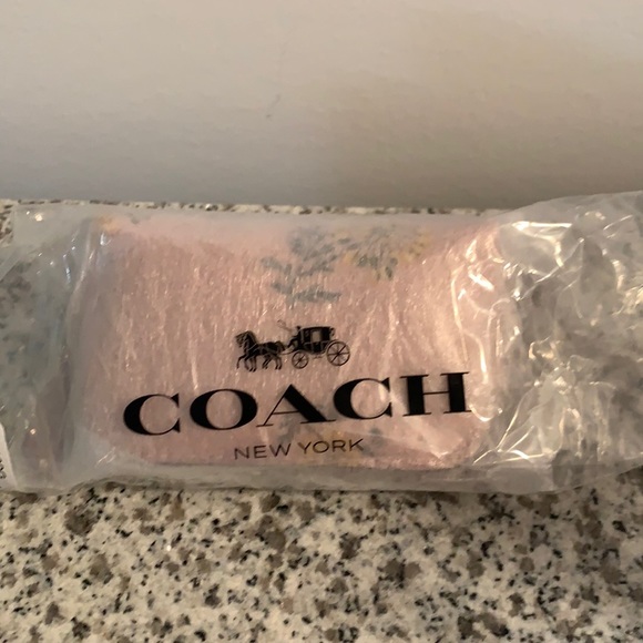 Coach - Picture 3 of 8